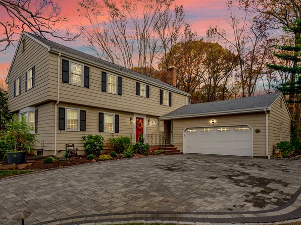 56 Fox Chase Lane, West Hartford, CT 06107