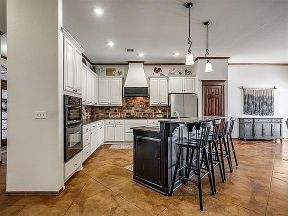 5th image of 16400 Old Oak Dr