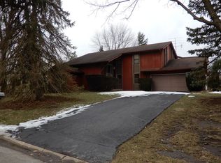 2445 Sun Valley Rd, Lisle, IL 60532