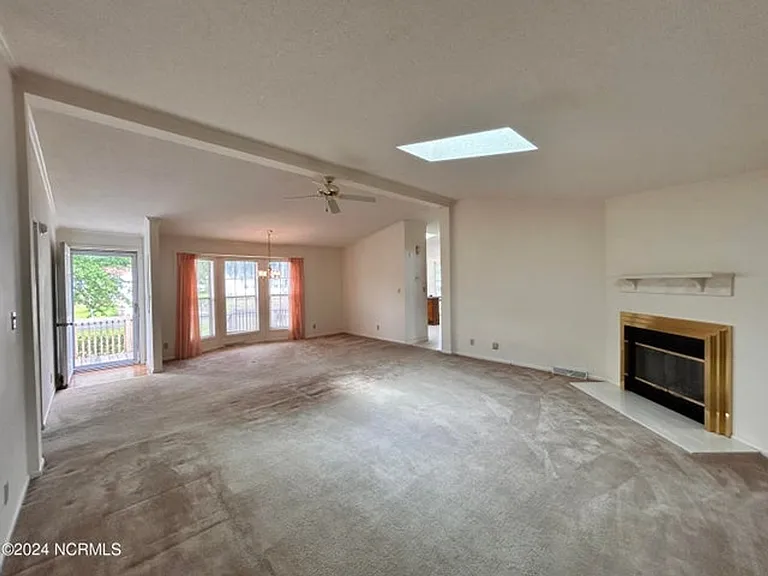 1075 Captains Ct — Photo 5