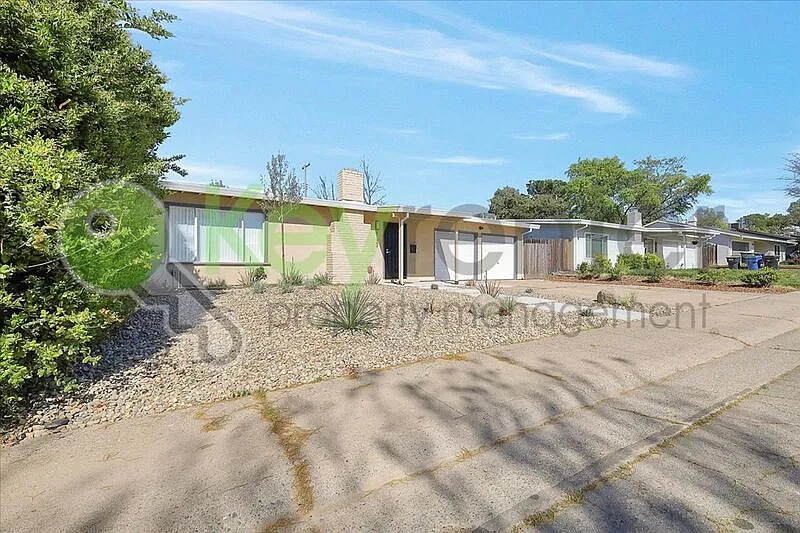 4 bed, 2.0 bath, 2028 sqft, $2,980 — Photo 3