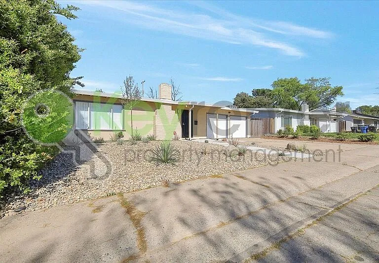 8133 Molokai Way — Photo 2