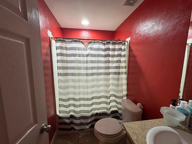1820 E University Ave — Photo 10