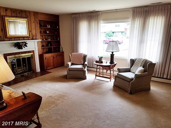 Large Living Room with lovely Picture Window