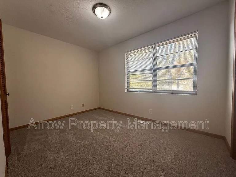 1340 S Jackson St — Photo 10