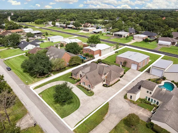 2103 Airline Dr, Friendswood, TX 77546