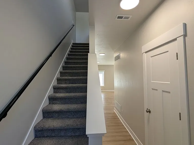 109 Hillcrest Ave — Photo 4