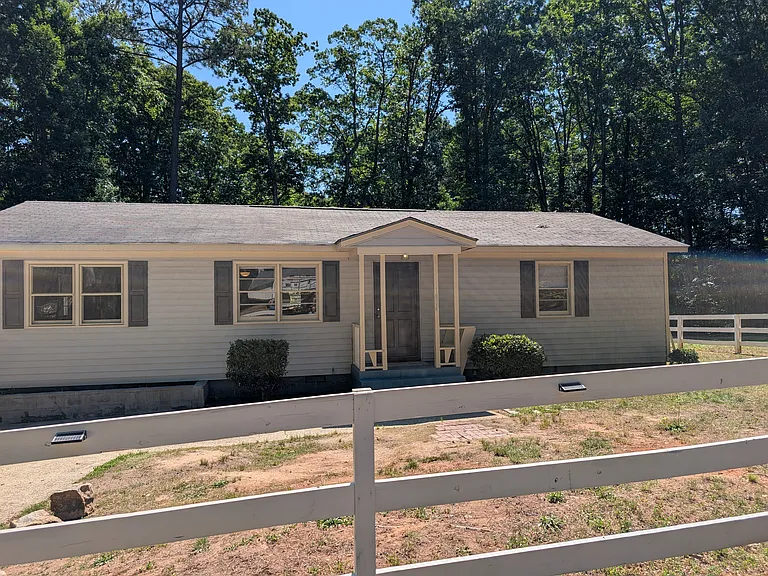 1804 Trinity Rd — Photo 2
