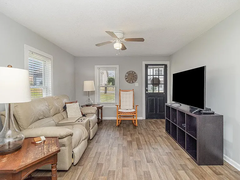 222 Crescent Cir — Photo 4