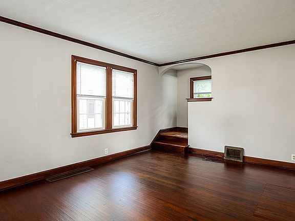 5th image of 160 Chilton Ave