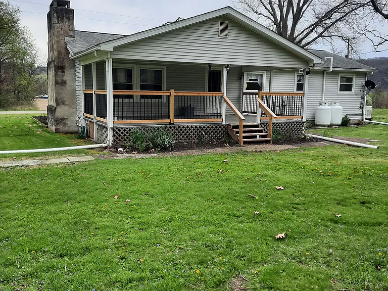231 Sunset Dr — Photo 2