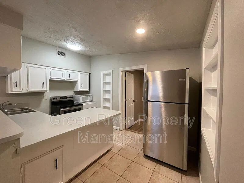 3 bed, 2.0 bath, 1271 sqft, $1,450 — Photo 4