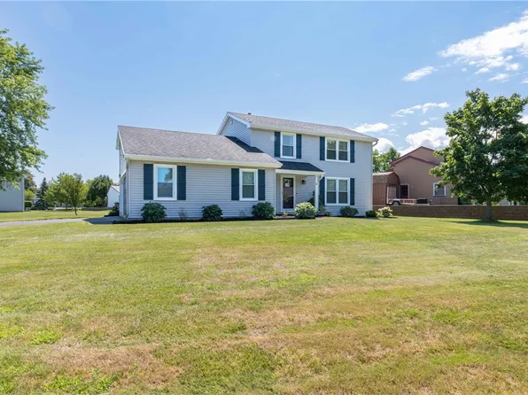 3 Newcomb Dr, Hilton, NY 14468