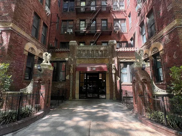 3720 81st St APT 5E, Flushing, NY 11372