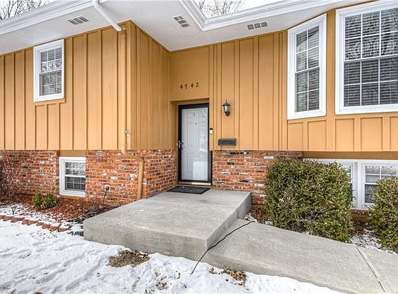 3rd image of 4742 Lucille Ln