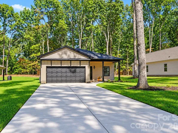 2121 Woodhurst Ln, Albemarle, NC 28001
