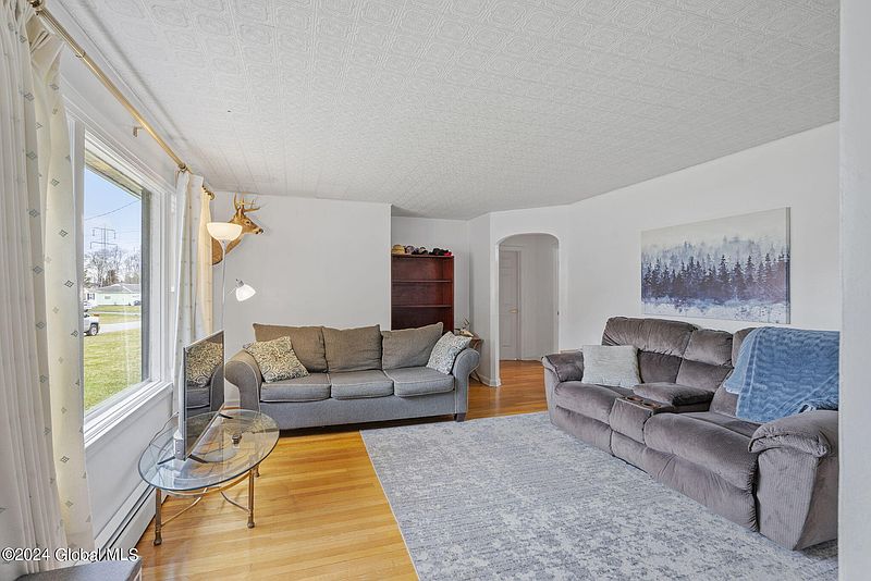 3rd image of 3 Avenue B W