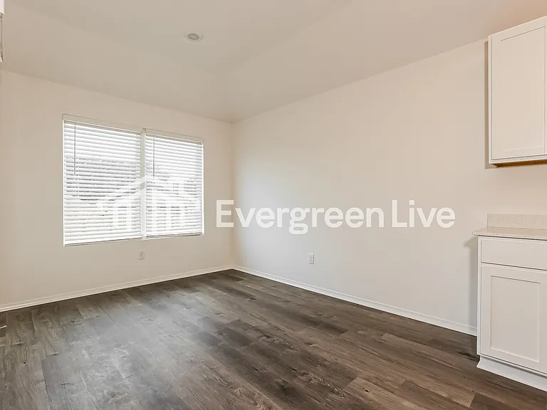111 Jasmine Ct — Photo 6