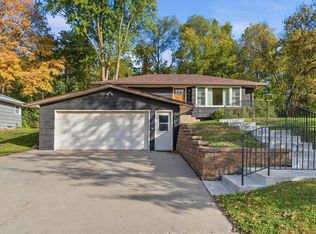 443 Eldridge Ave W, Roseville, MN 55113