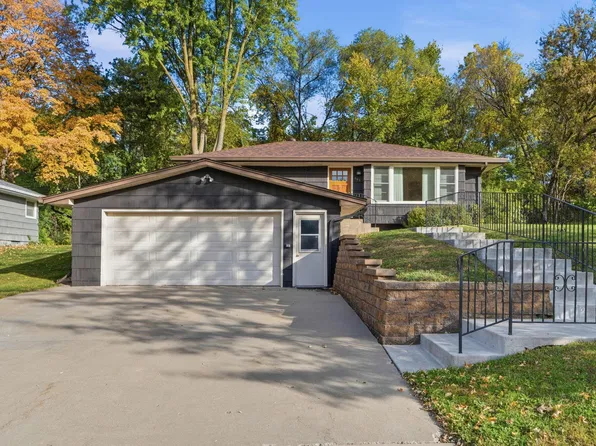 443 Eldridge Ave W, Roseville, MN 55113
