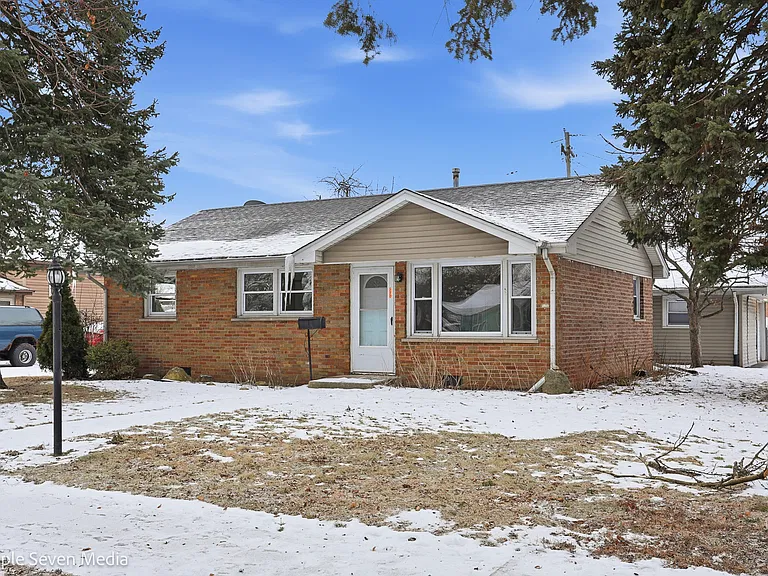 6135 Birmingham St — Photo 2