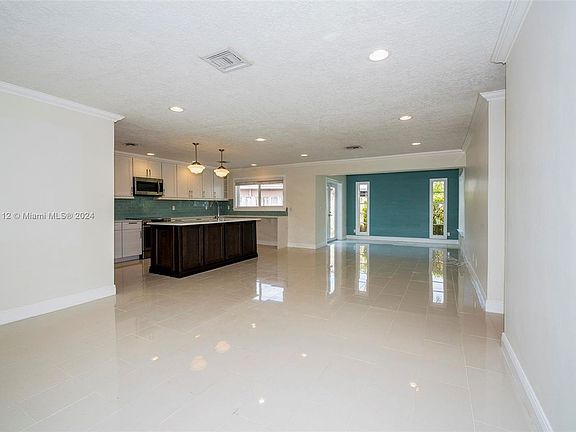 4th image of 721 NW 29th Ct #721