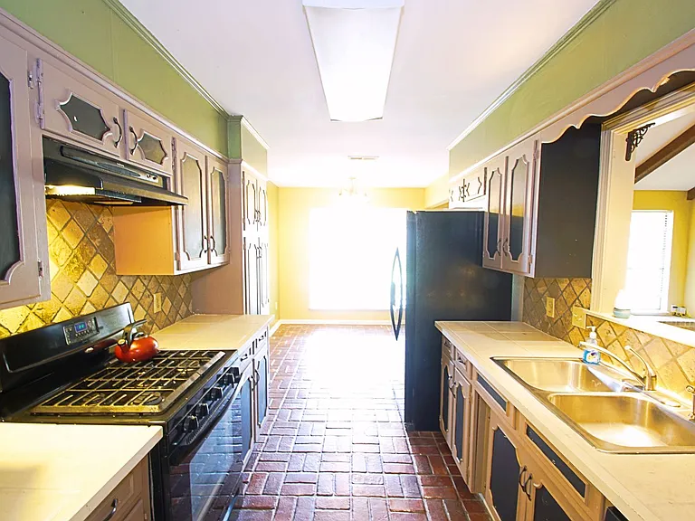 4911 Longstreet Pl — Photo 3