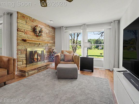 5th image of 6760 Lombardy Dr