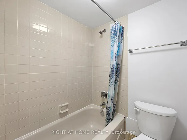 280 Simcoe St #206A — Photo 8