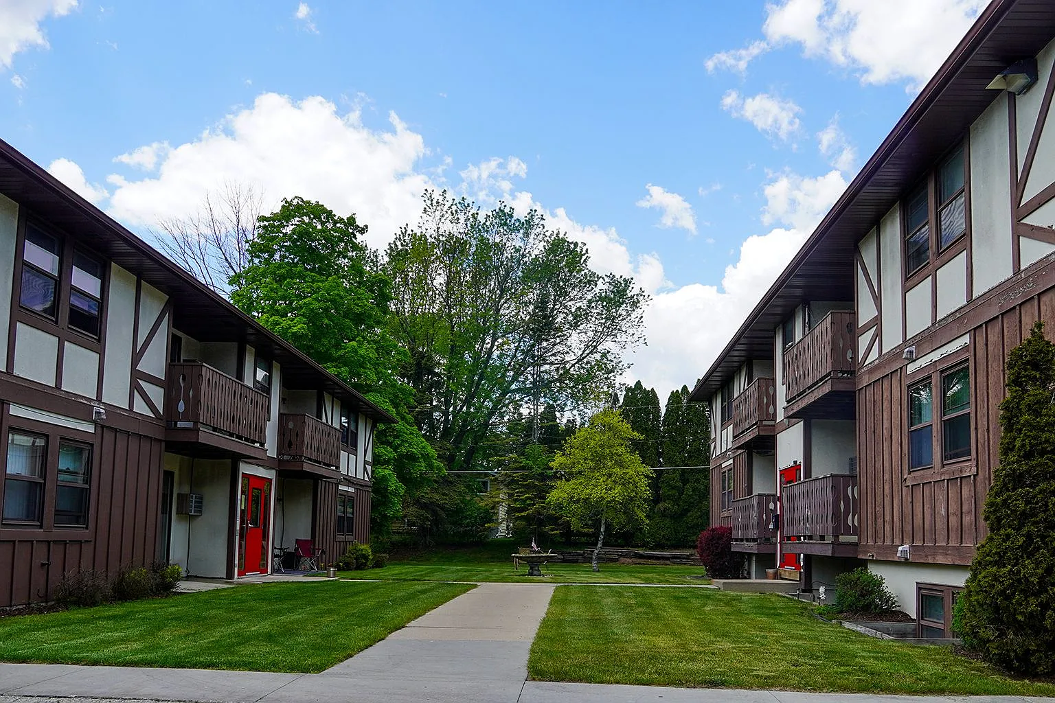 Birchwood Apartments — Photo 1