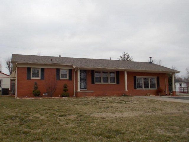 1st image of 700 McLeod Ln