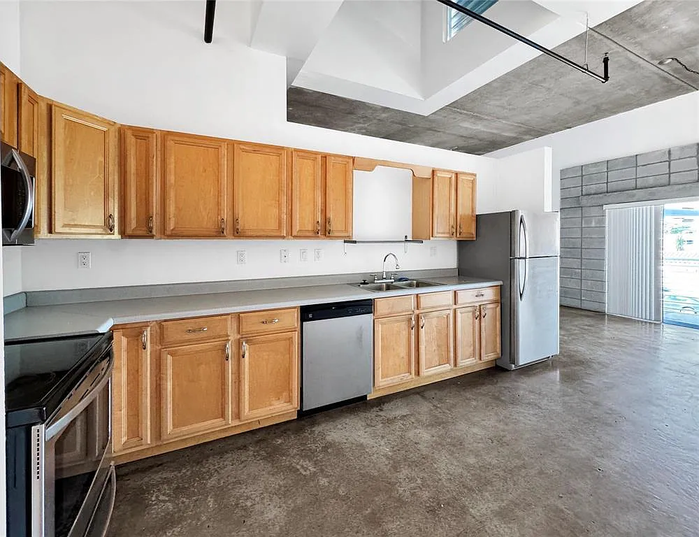Studio, 1.0 bath, 13248 sqft, $1,999 — Photo 2