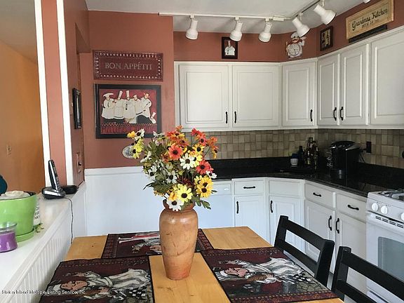 3rd image of 24 Daffodil Ct