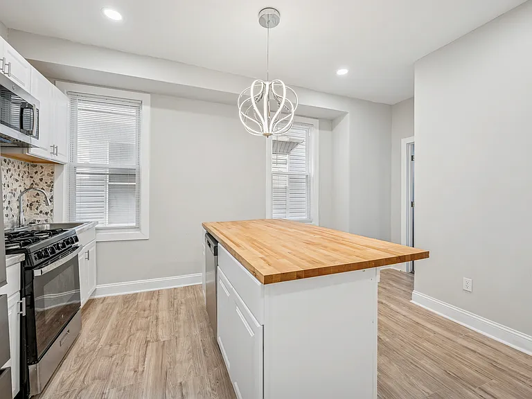 5033 Walnut St #2 — Photo 6