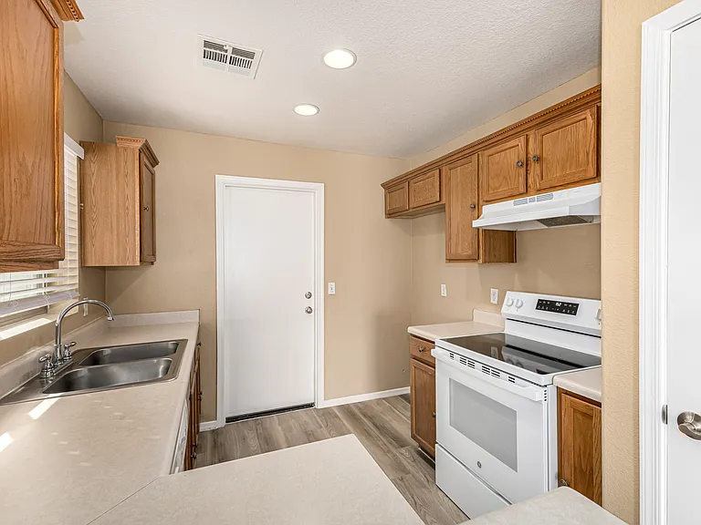 878 E Graham Ln — Photo 10