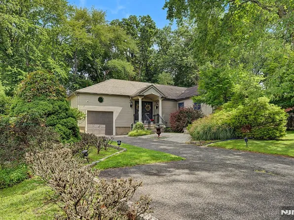 89 Closter Dock Road, Closter, NJ 07624
