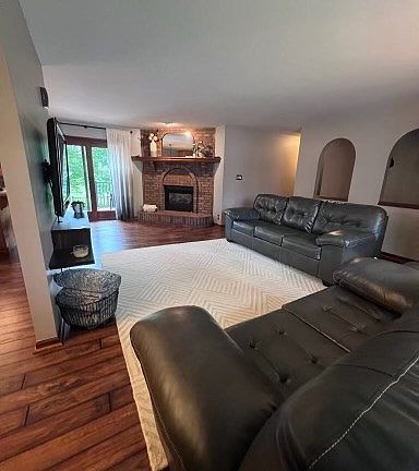 2nd image of 941 Woodcrest Ct