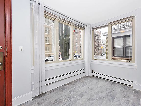 3rd image of 7116 Ridge Blvd