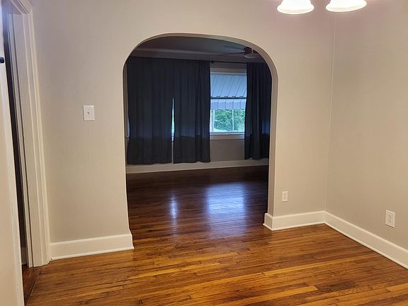 4th image of 908 S Chilhowee Dr