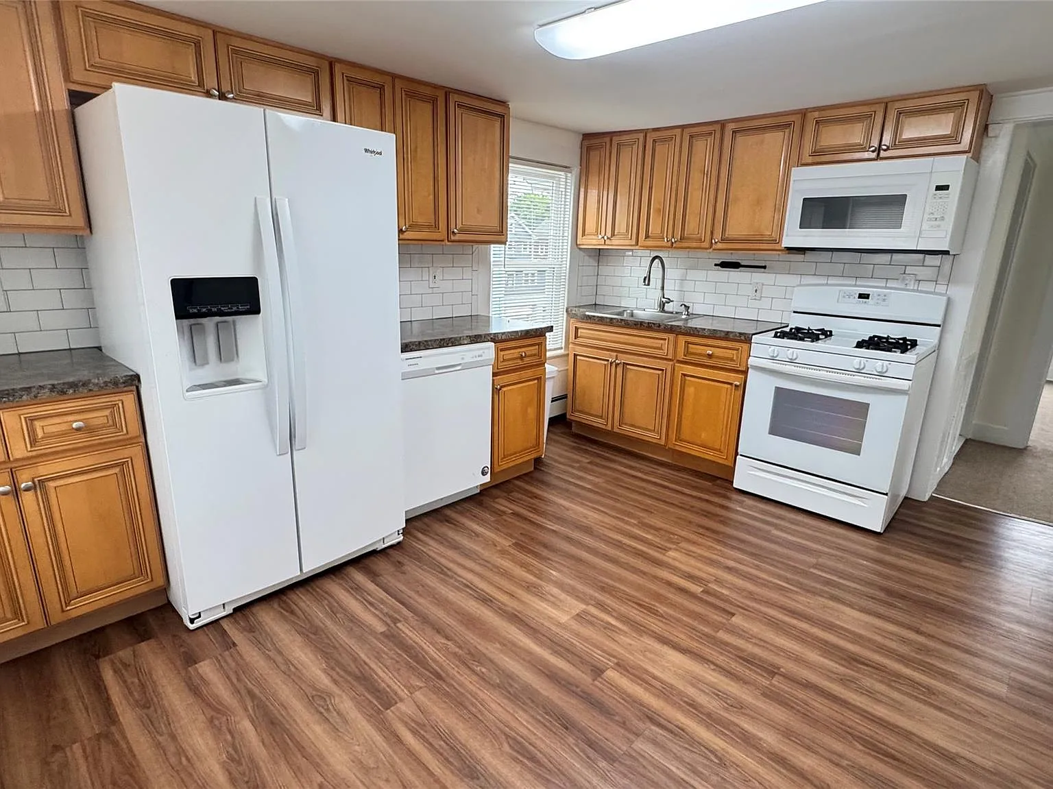 1 bed, 1.0 bath, 700 sqft, $2,500 — Photo 2