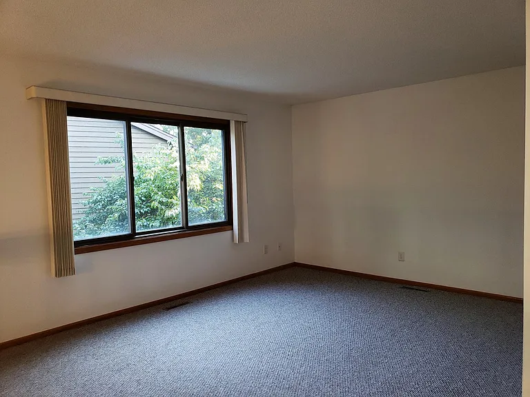 1374 Knoll Dr — Photo 6