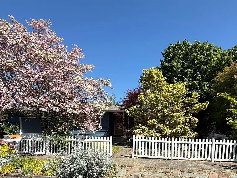 906 SE 165th Ave — Photo 5