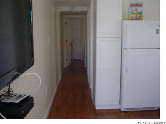 4th image of 101 5th St #1