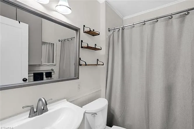 1519 Victory St — Photo 13