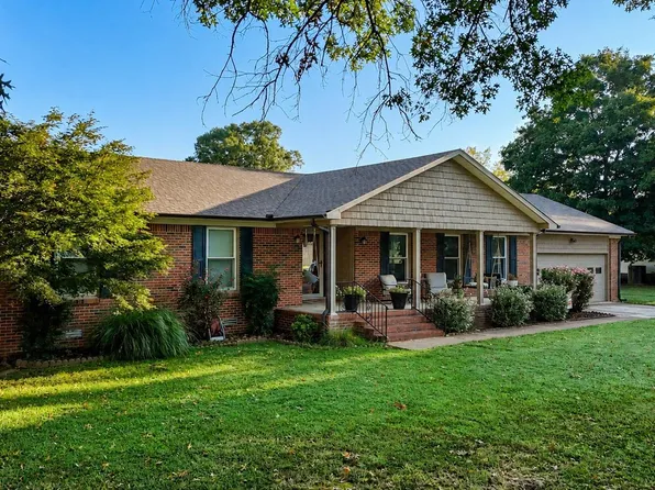 104 Brundige Dr, Martin, TN 38237