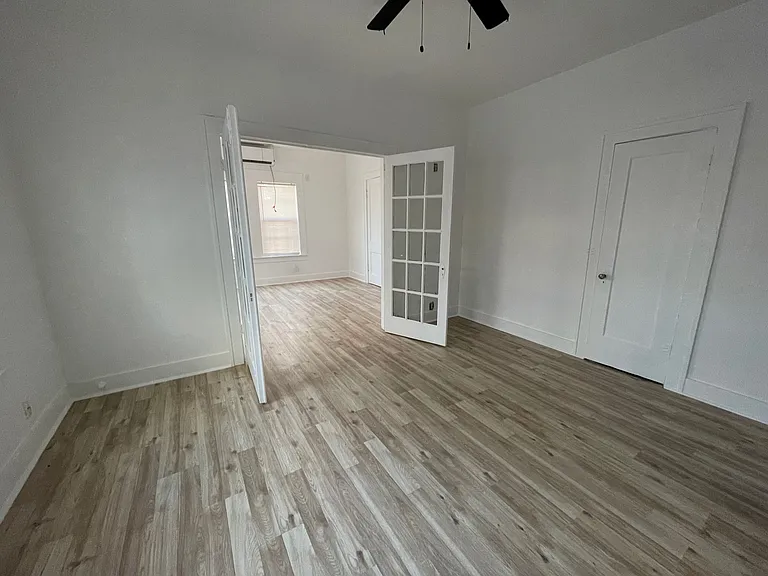 1623 Interstate Highway 35 Frontage Rd #1 — Photo 6