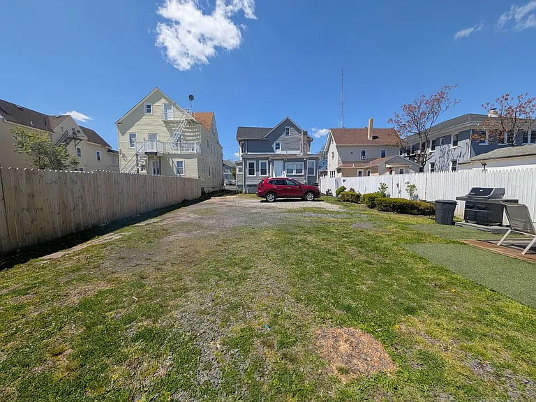 45 2nd Ave — Photo 3
