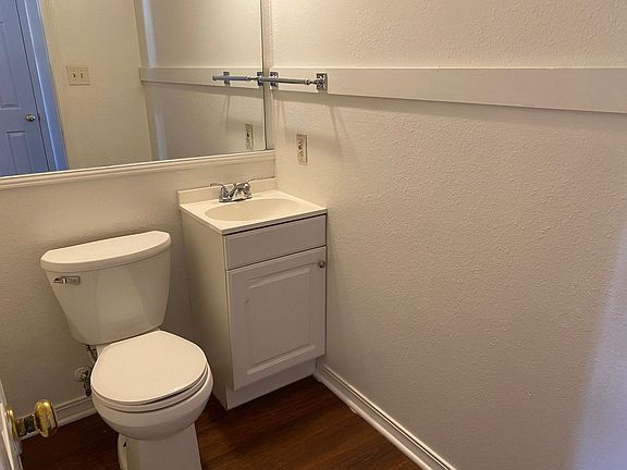 5th image of 2138 Airline Dr Unit 109