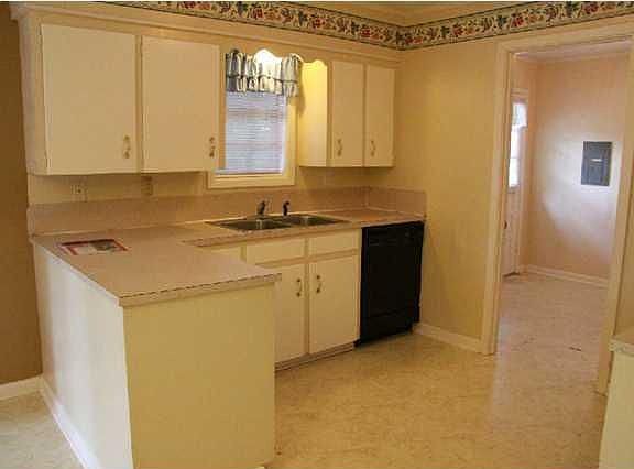 3rd image of 160 Knollwood Dr