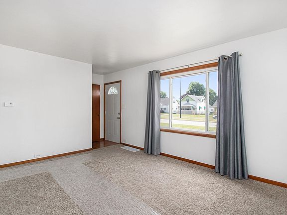 4th image of 2122 Milburn Blvd